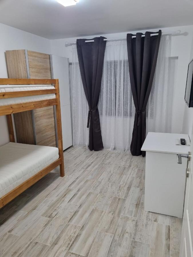 Luxurious Apartment With 3 Rooms And 2 Bathrooms In Corabia Kültér fotó