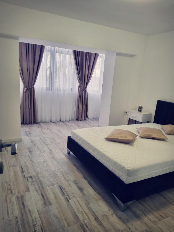 Luxurious Apartment With 3 Rooms And 2 Bathrooms In Corabia Kültér fotó