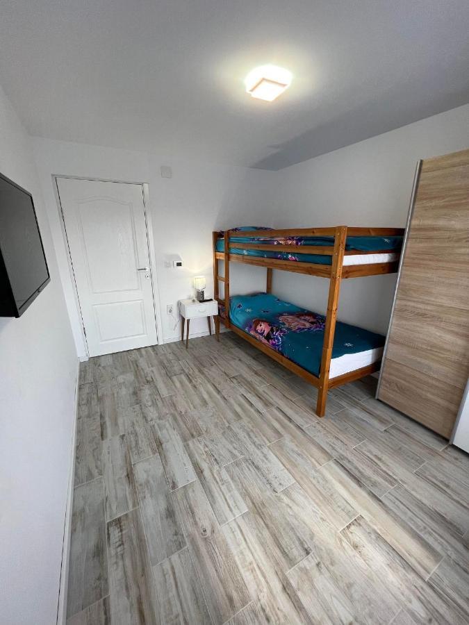 Luxurious Apartment With 3 Rooms And 2 Bathrooms In Corabia Kültér fotó