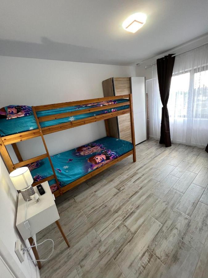 Luxurious Apartment With 3 Rooms And 2 Bathrooms In Corabia Kültér fotó