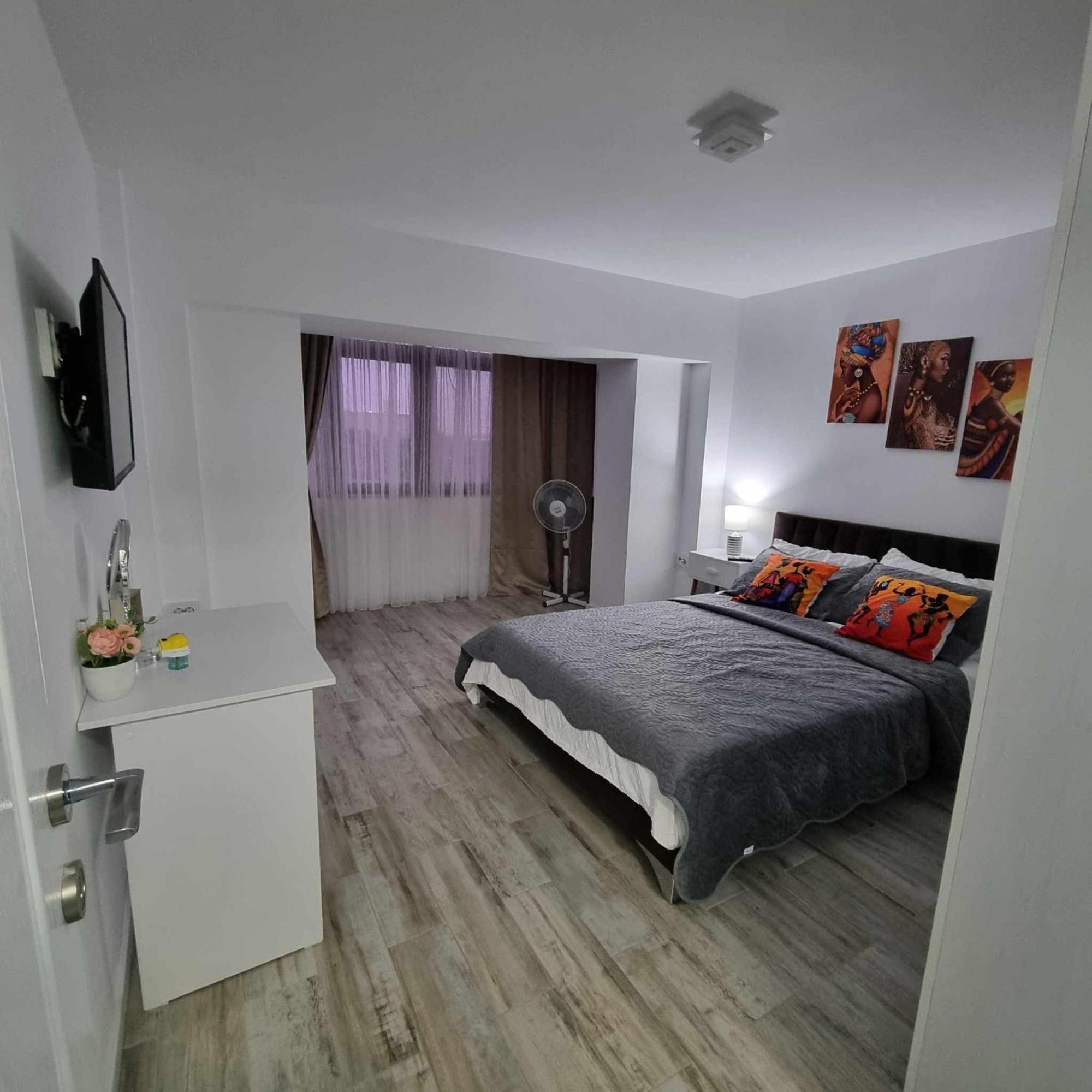 Luxurious Apartment With 3 Rooms And 2 Bathrooms In Corabia Kültér fotó